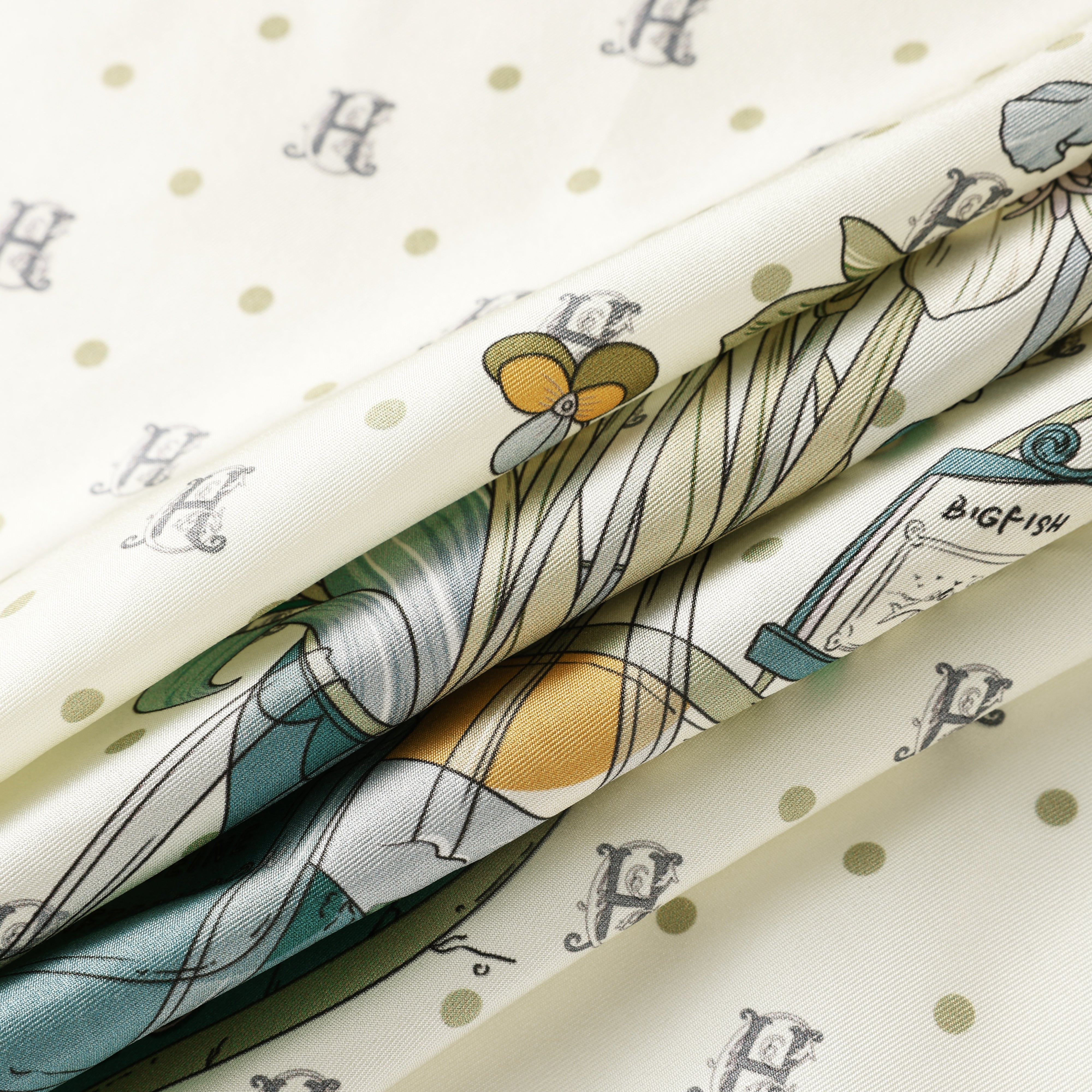 Elegant and luxury silk scarf for women, perfect gift idea – 100% pure silk. Premium fashion.