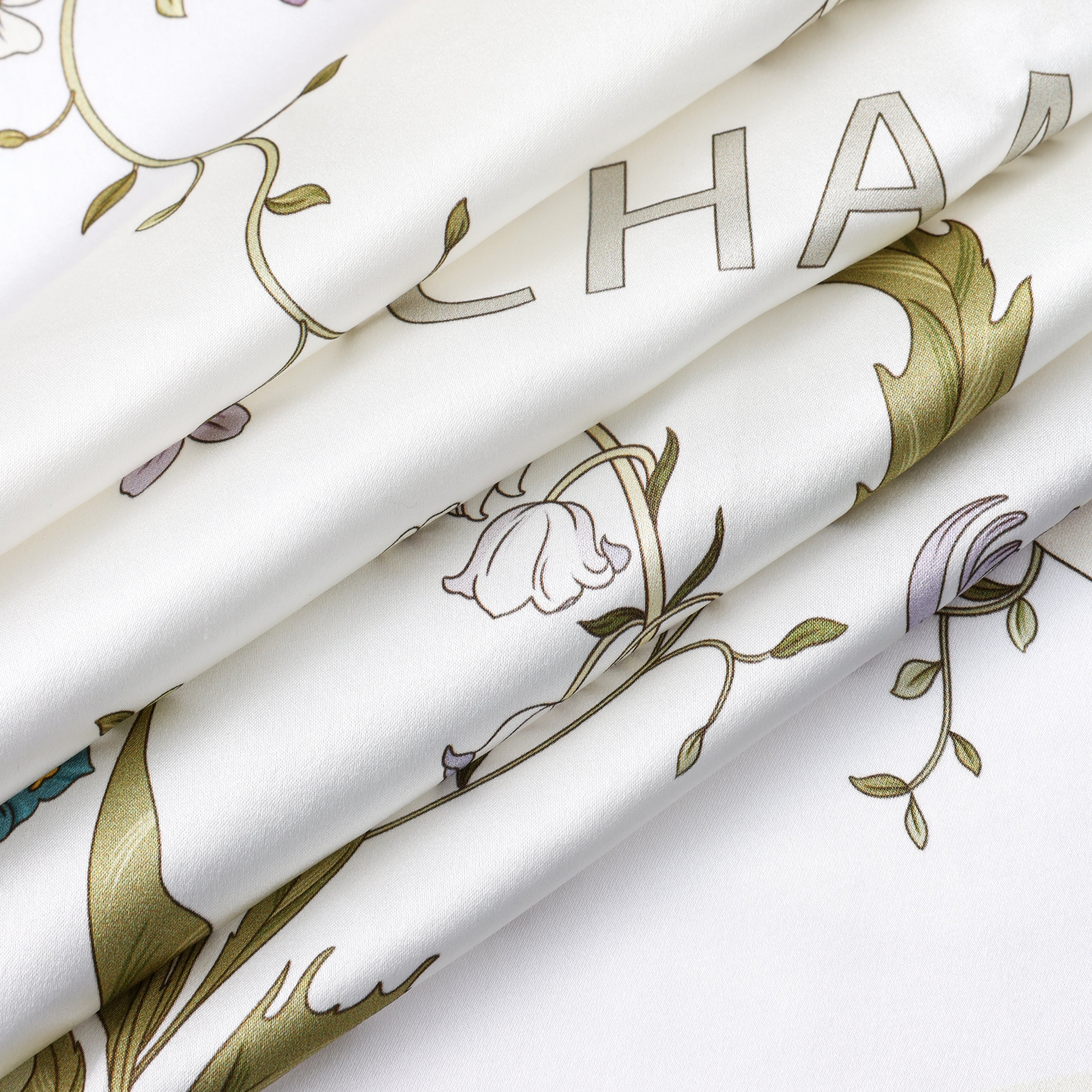 Elegant and luxury silk scarf for women, perfect gift idea – 100% pure silk. Premium fashion.