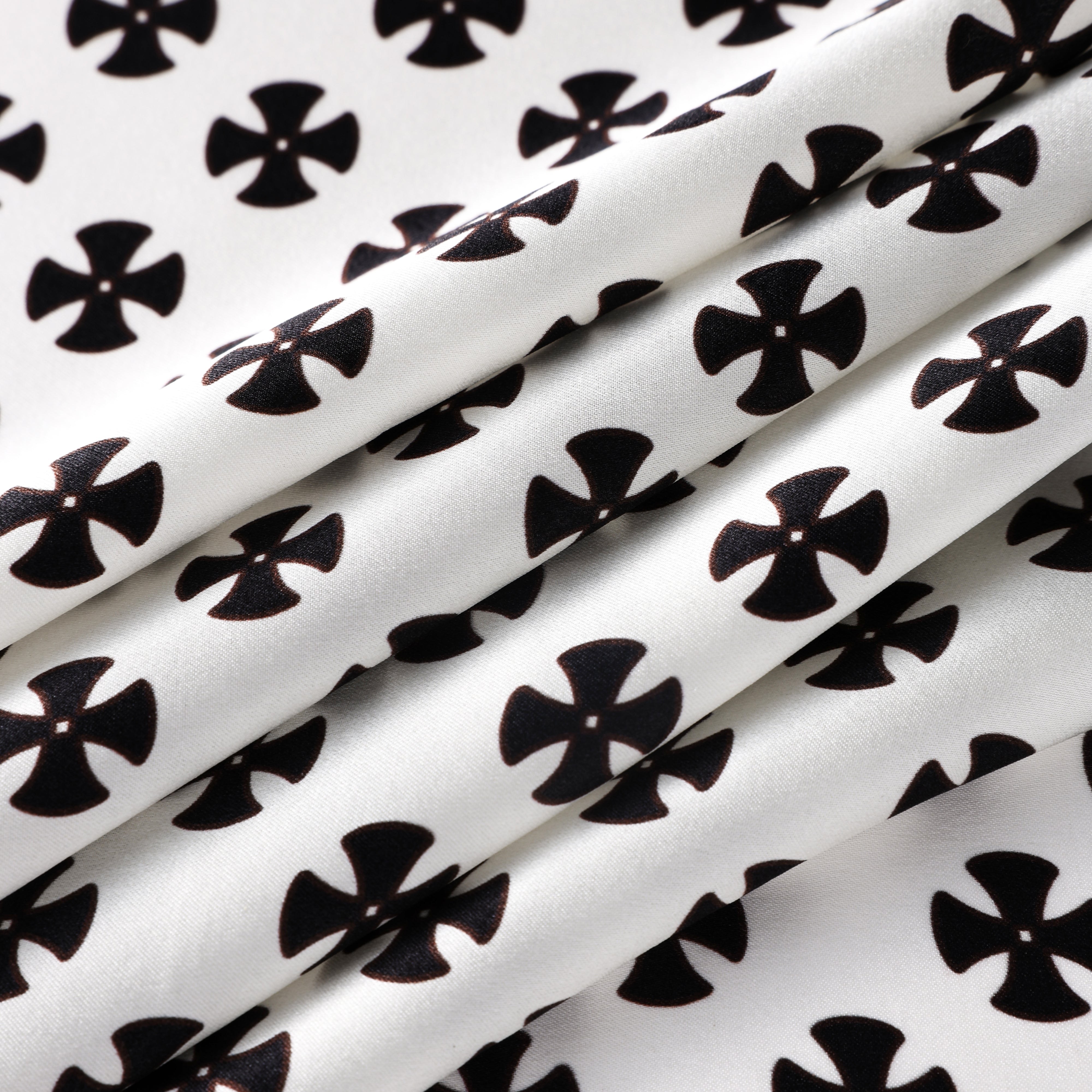 Elegant and luxury silk scarf for women, perfect gift idea – 100% pure silk. Premium fashion.